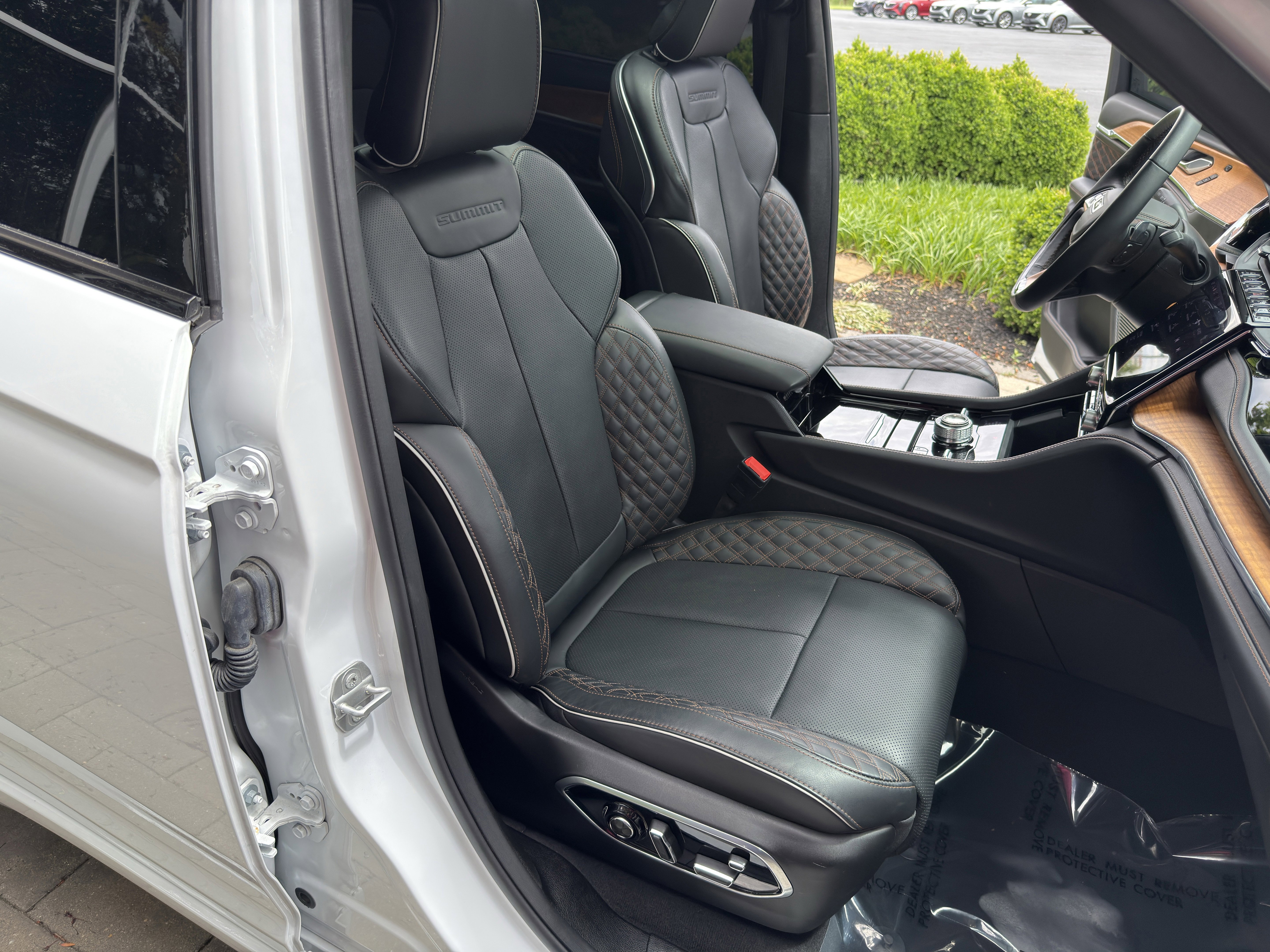 Used 2025 Jeep Grand Cherokee L Summit AWD/4WD image 22