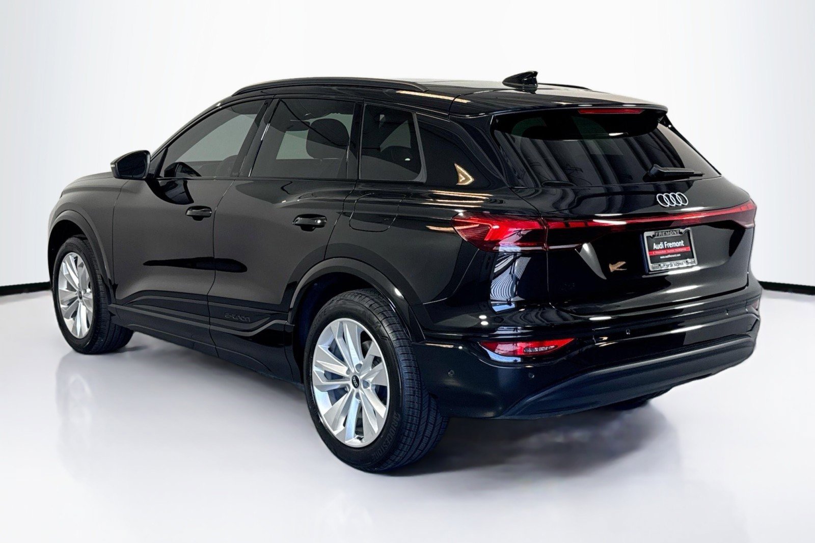 Used 2025 Audi Q6 e-tron Premium w/ Convenience Package image 7