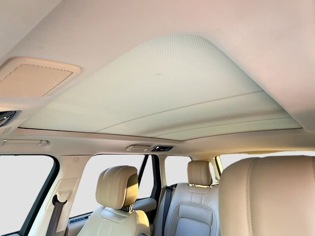 Used 2020 Land Rover Range Rover HSE image 28