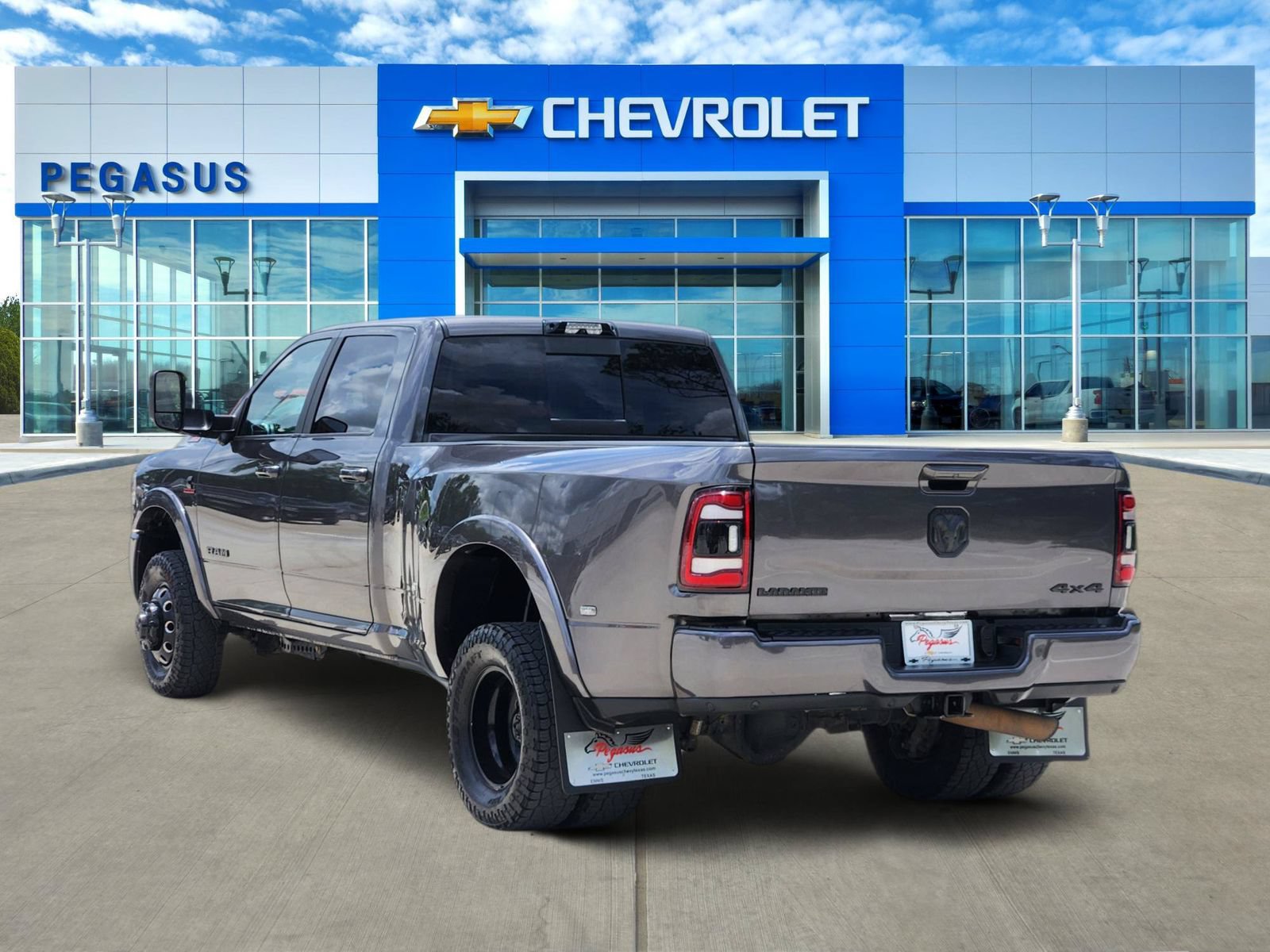 Used 2022 RAM 3500 Laramie w/ Night Edition AWD/4WD image 4