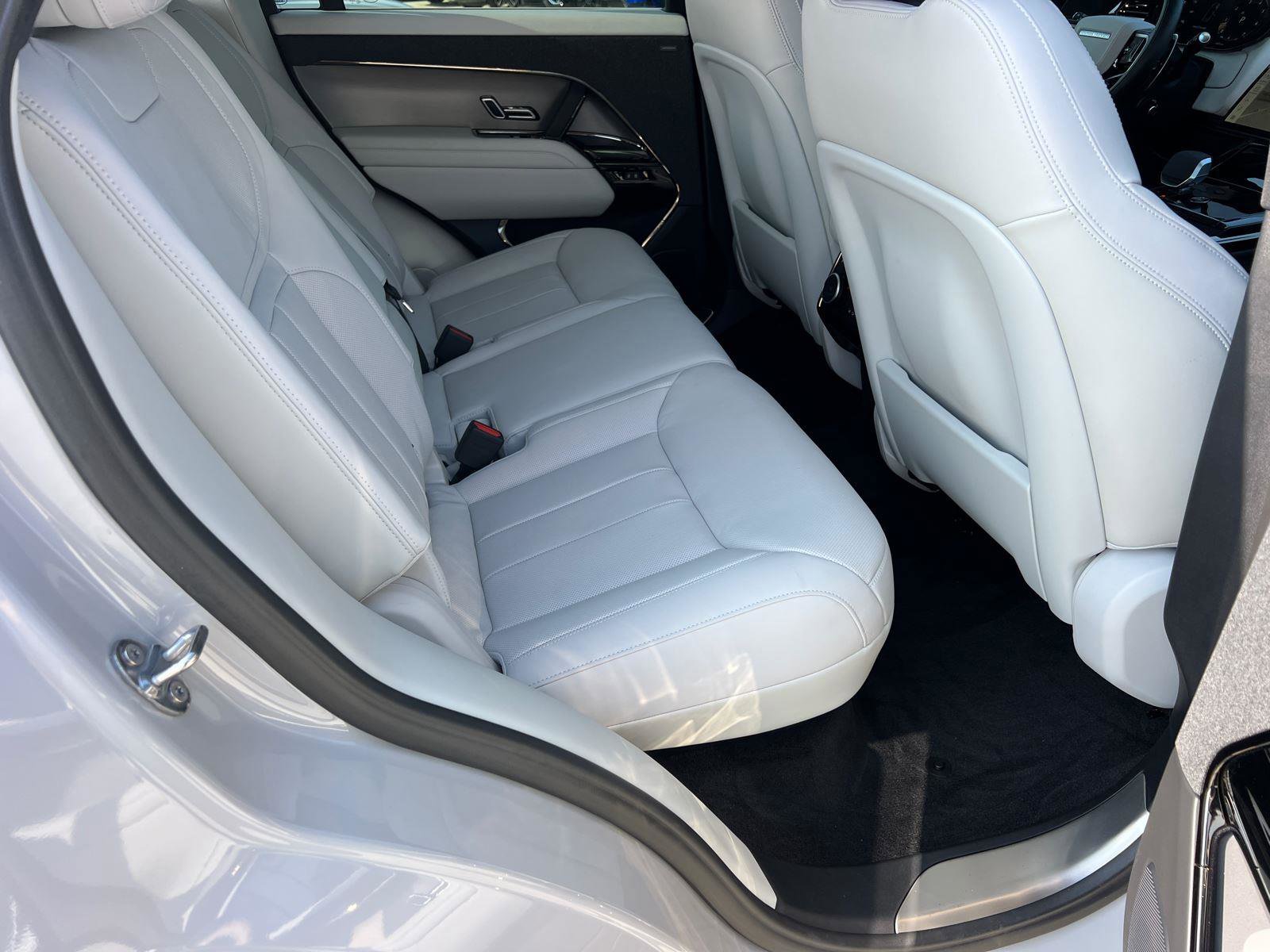 Used 2024 Land Rover Range Rover Sport SE image 15