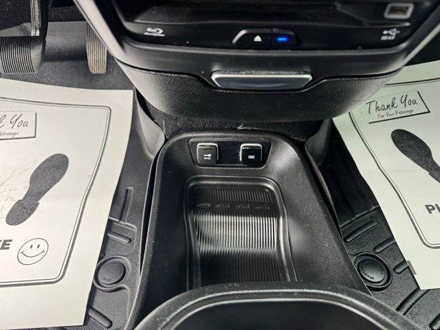 Used 2020 Chrysler Pacifica Touring-L Plus w/ Advanced Safetytec Group FWD image 25
