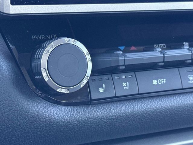 Used 2024 Toyota Tundra Limited image 23