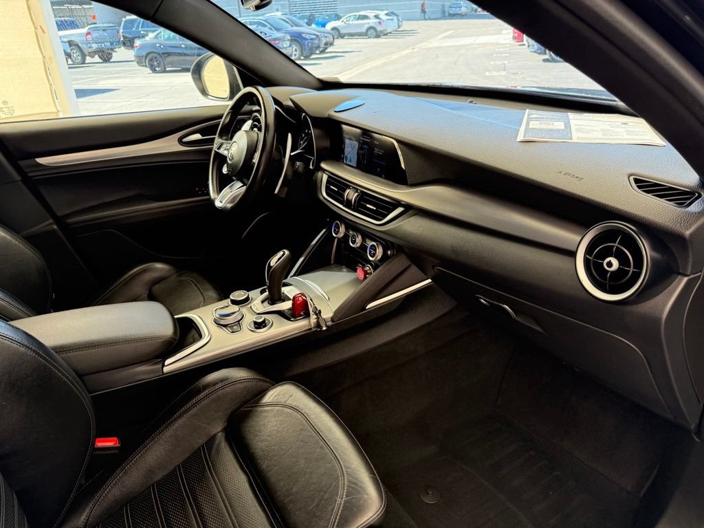 Used 2023 Alfa Romeo Stelvio Veloce AWD/4WD image 12