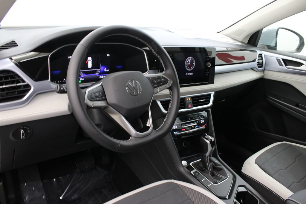 New 2026 Volkswagen Taos SE FWD image 14