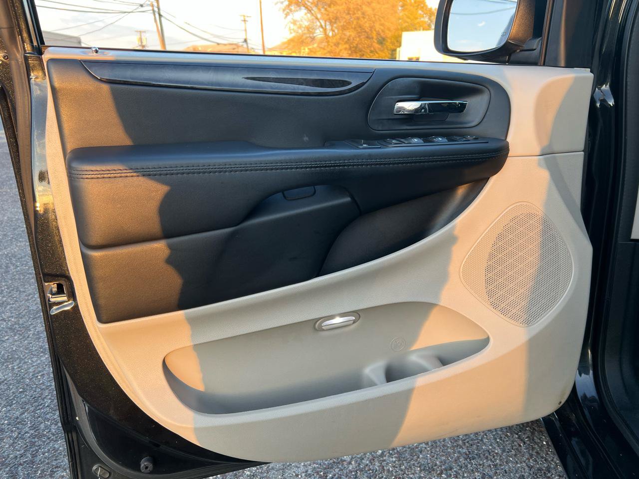 Used 2017 Dodge Grand Caravan SE w/ Power Window Group FWD image 14