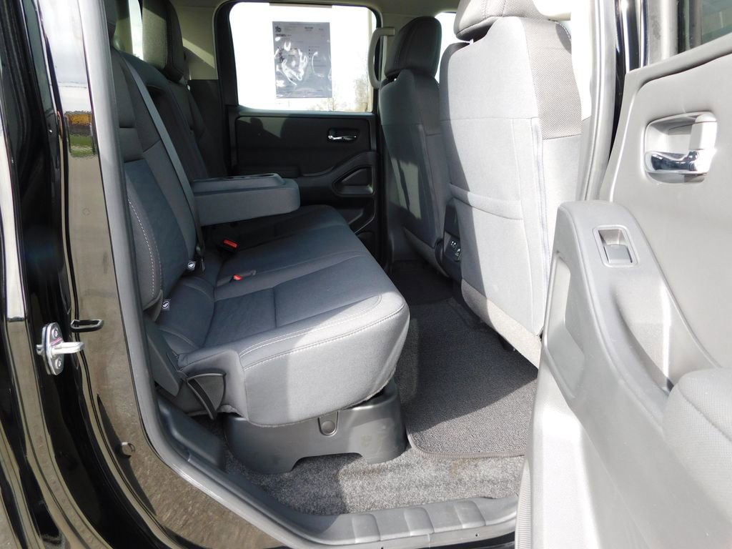 Used 2024 Nissan Frontier SV w/ Hardbody Edition image 23