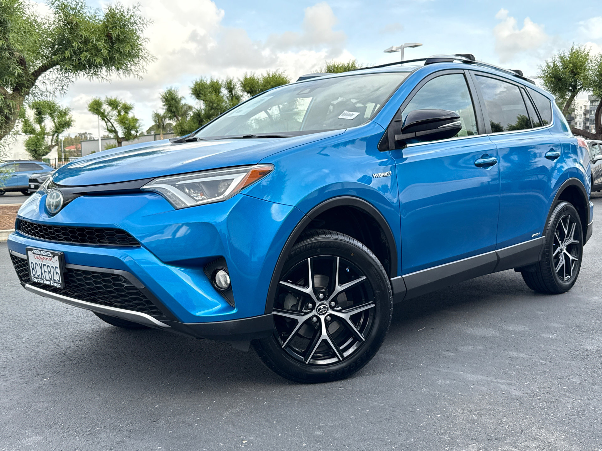 Certified 2018 Toyota RAV4 SE AWD/4WD image 2