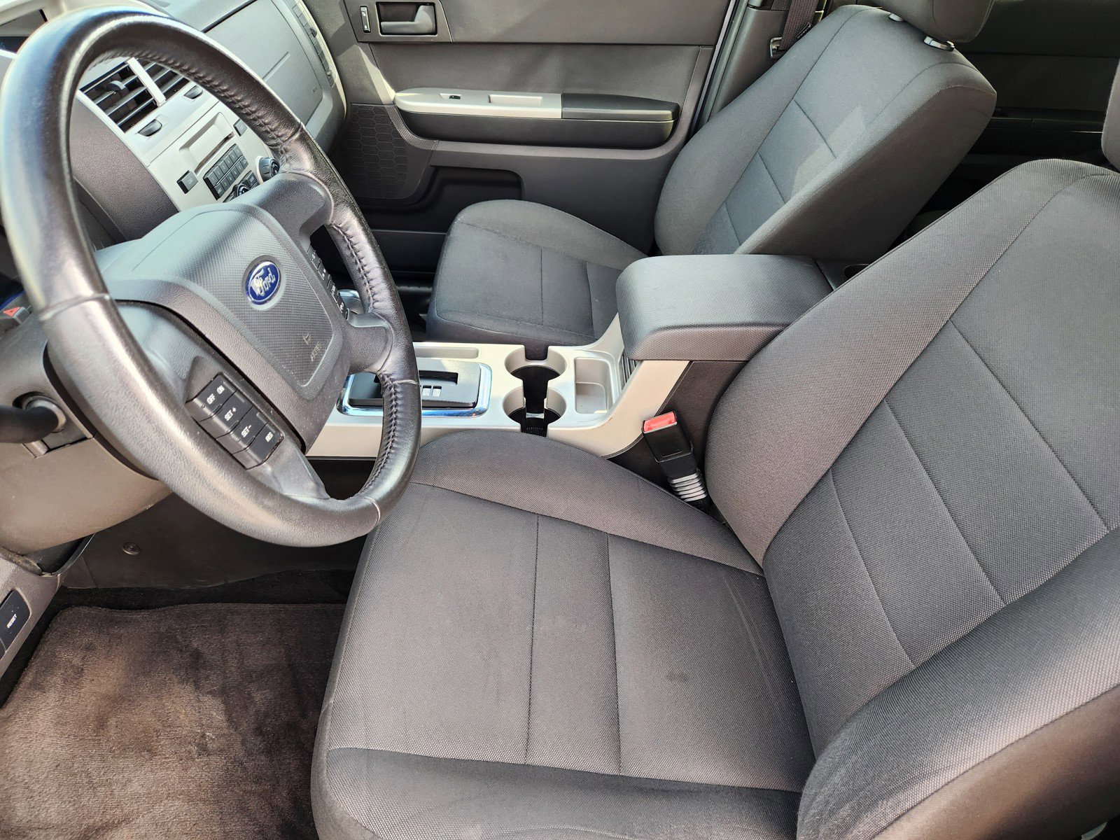 Used 2010 Ford Escape XLT image 10