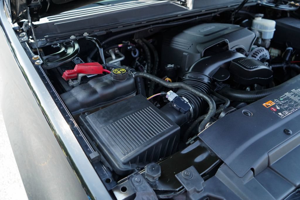 Used 2013 Chevrolet Avalanche LTZ RWD image 36