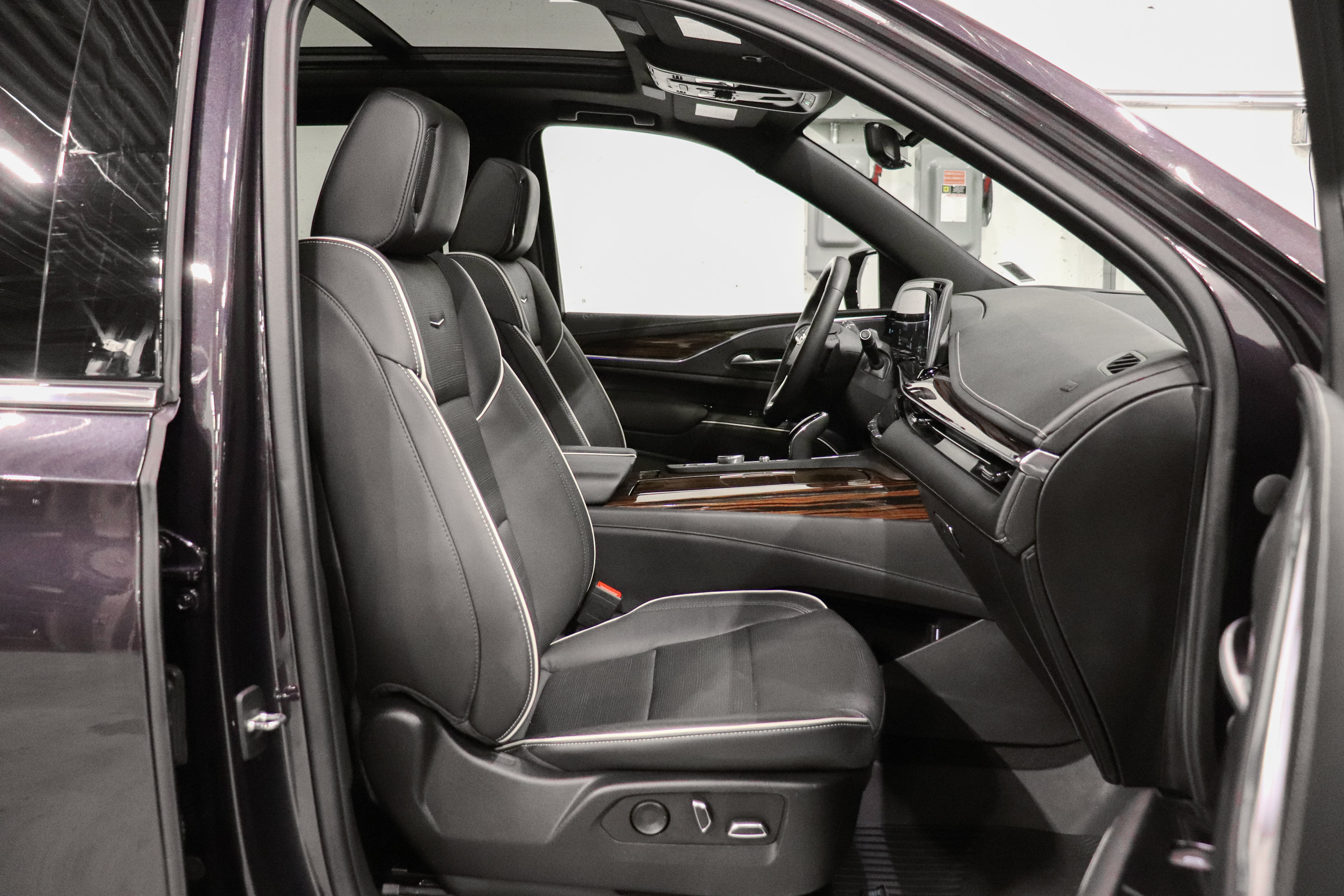 Used 2023 Cadillac Escalade ESV Premium Luxury AWD/4WD image 15