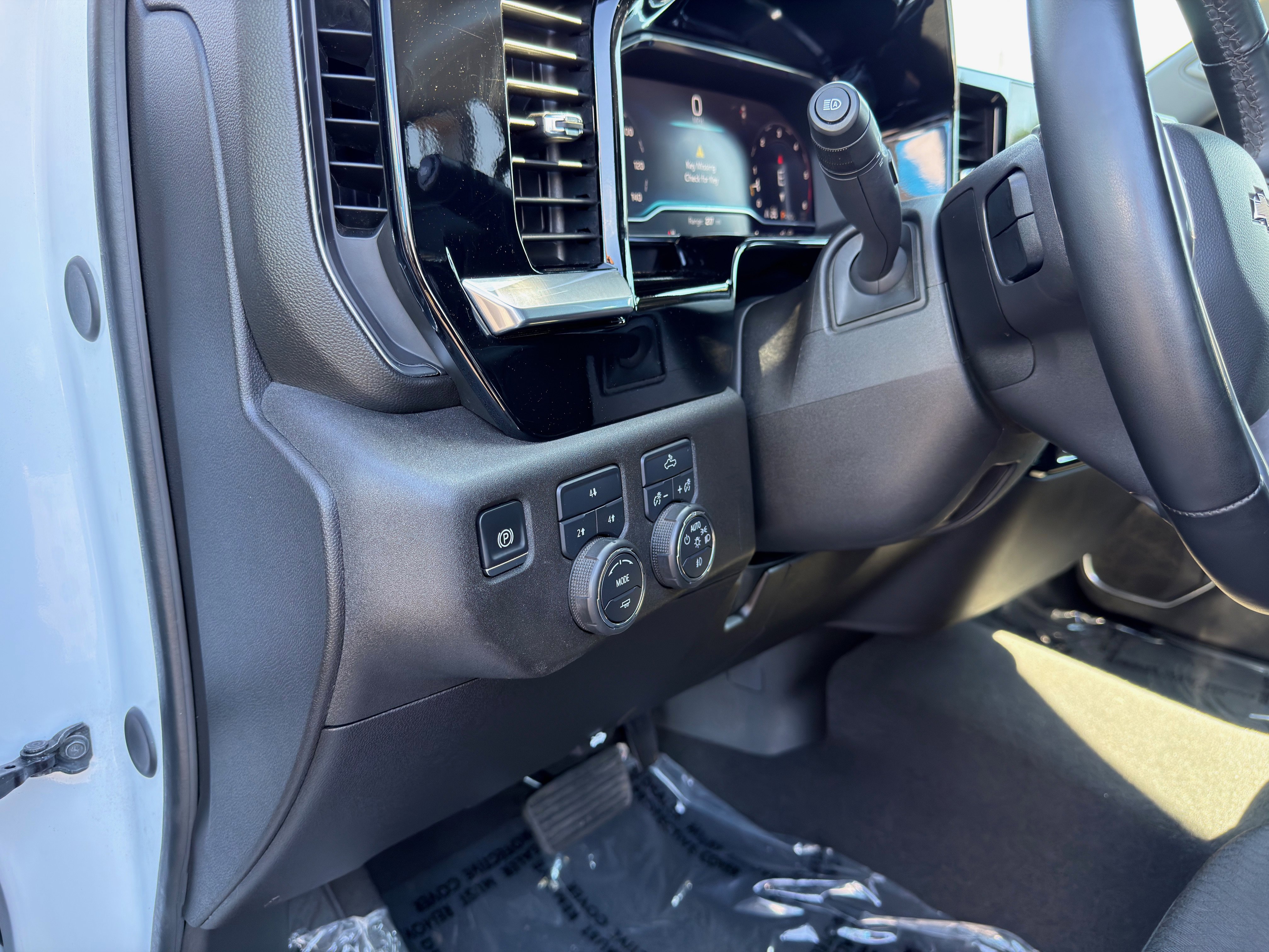 Used 2025 Chevrolet Silverado 2500 LT w/ Convenience Package image 28