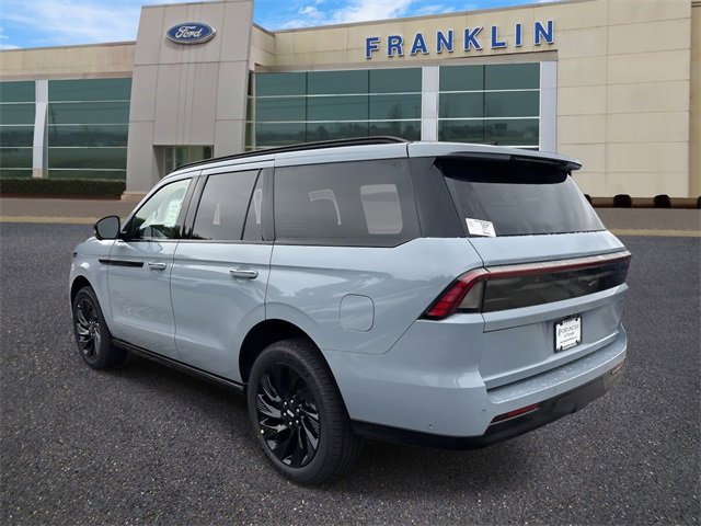 New 2025 Lincoln Navigator Reserve w/ Jet Appearance Package image 5