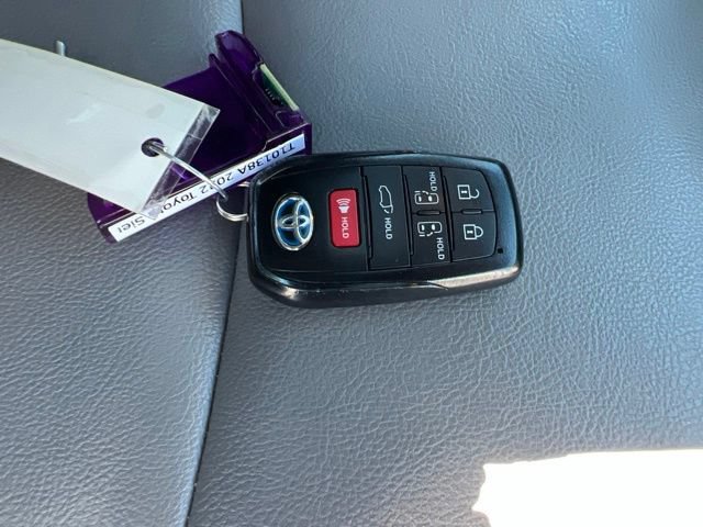 Used 2022 Toyota Sienna XLE w/ XLE Plus Package FWD image 38