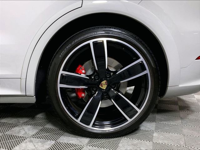 Certified 2022 Porsche Cayenne GTS AWD/4WD image 28