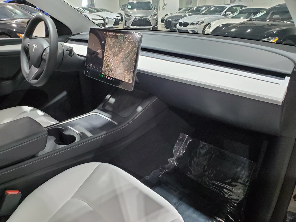 Used 2024 Tesla Model Y Long Range AWD/4WD image 35
