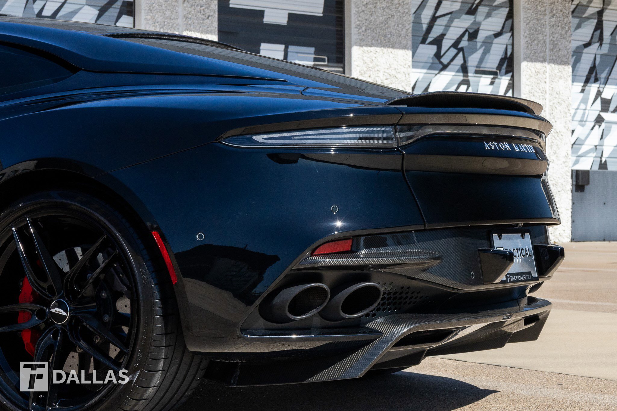 Used 2020 Aston Martin DBS Superleggera RWD image 12