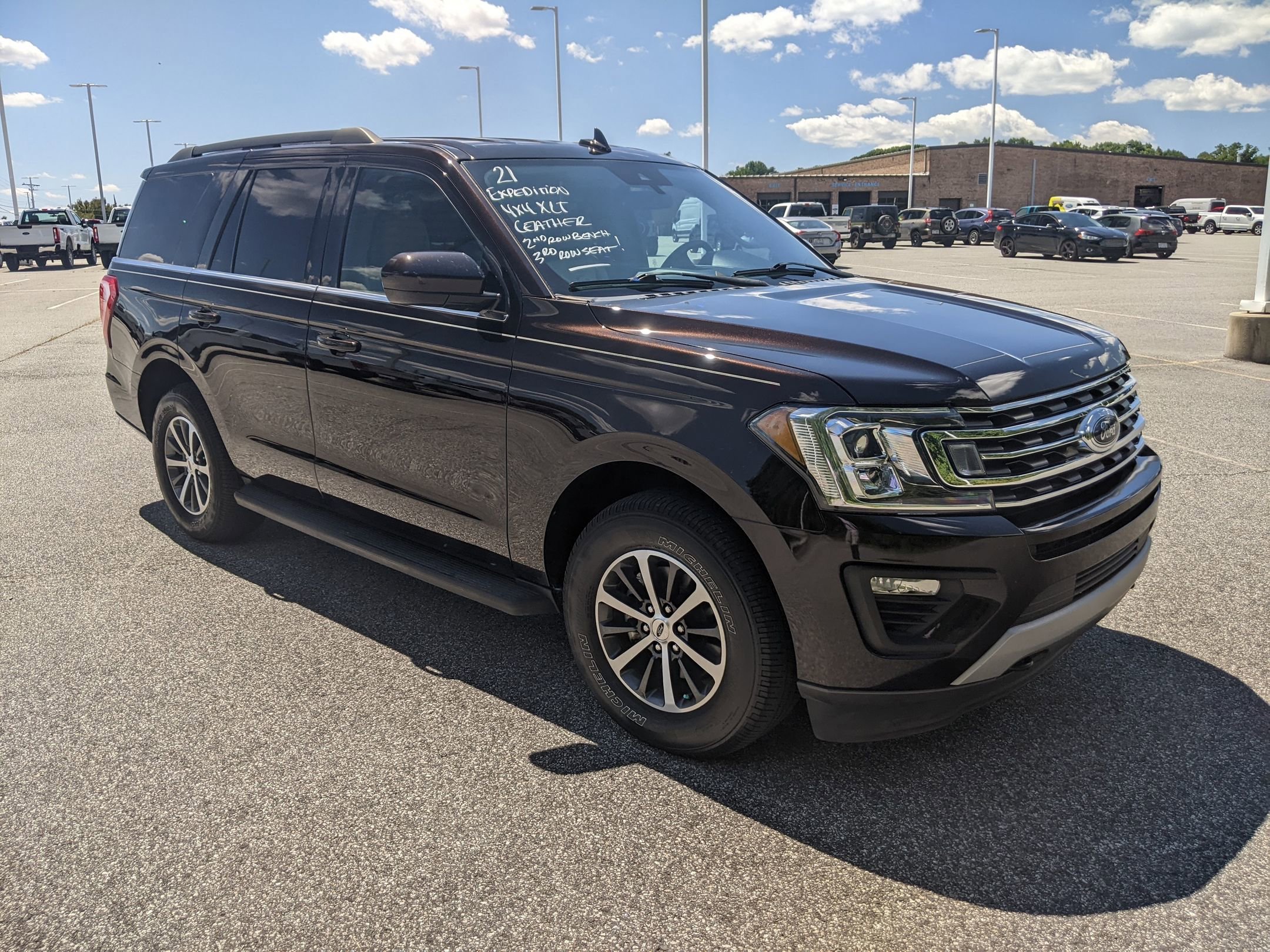Used 2021 Ford Expedition XLT image 1