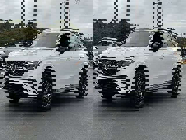 Used 2025 Mercedes-Benz GLC 300 4MATIC image 4