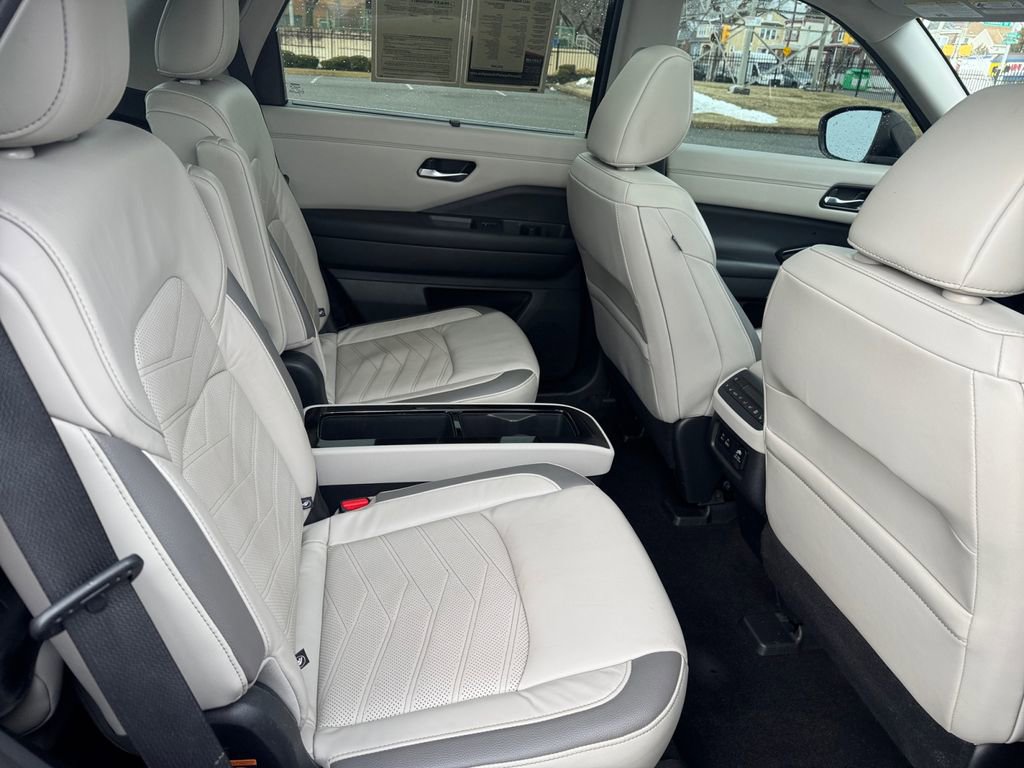 Used 2022 Nissan Pathfinder Platinum w/ Cargo Package image 20
