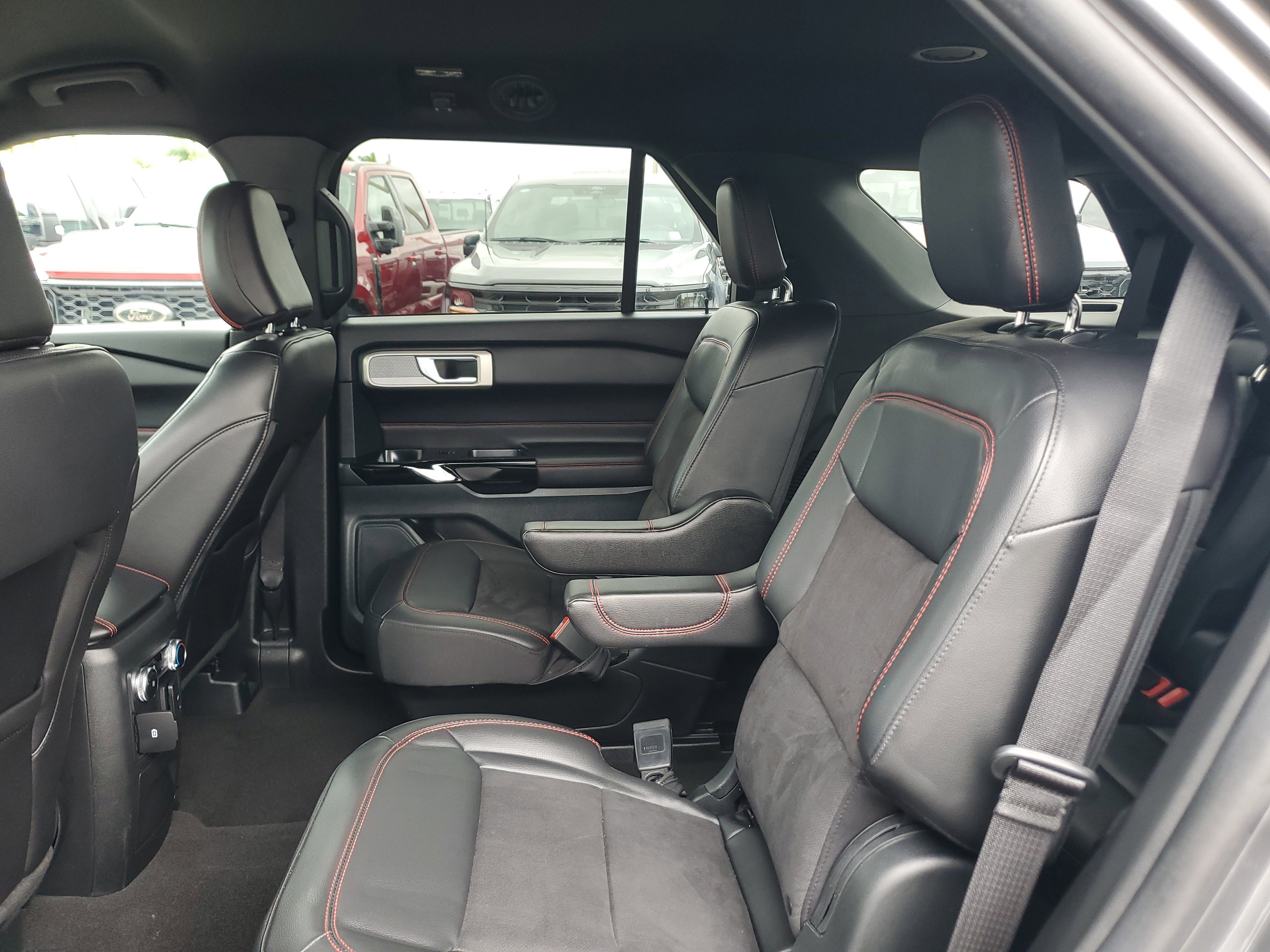 Used 2023 Ford Explorer ST-Line w/ Class IV Trailer Tow Package image 13