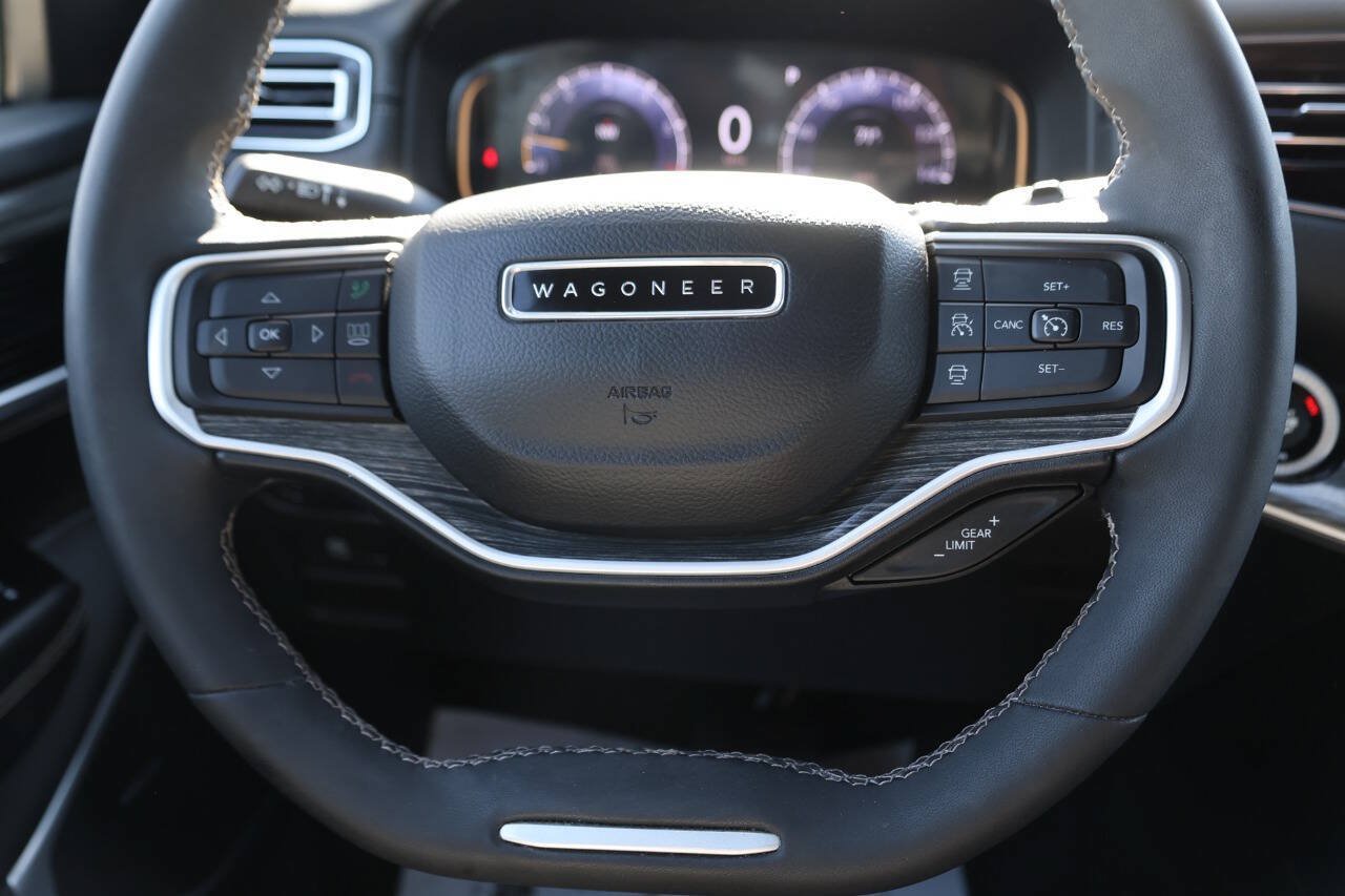 Used 2022 Jeep Wagoneer Series II AWD/4WD image 19