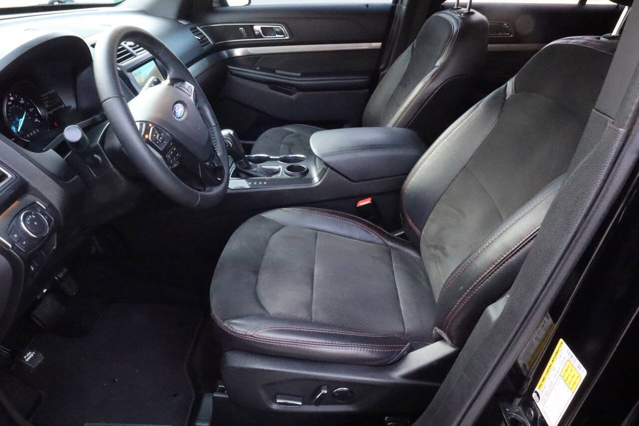 Used 2018 Ford Explorer XLT w/ Equipment Group 202A image 5