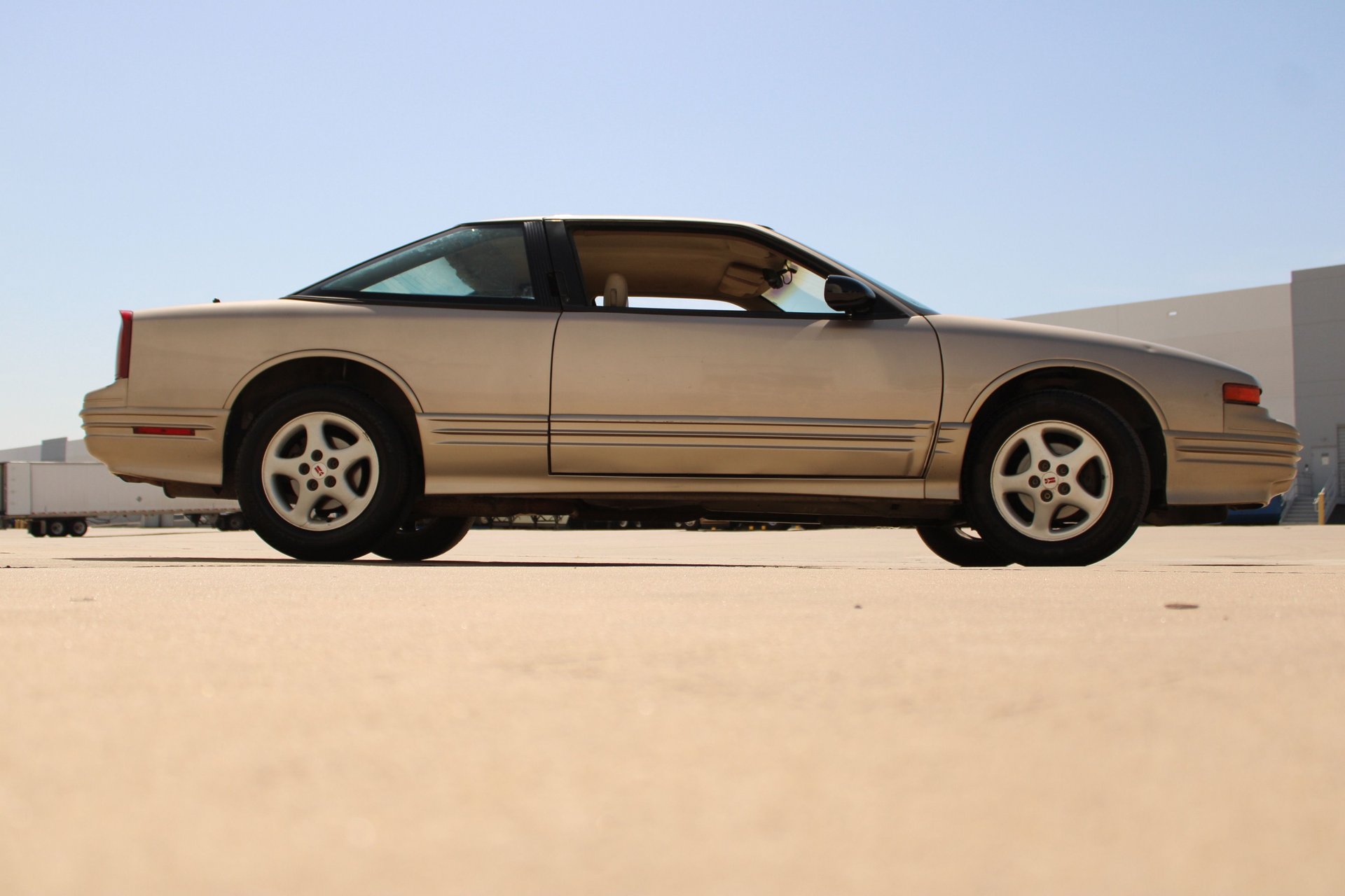 Used 1997 Oldsmobile Cutlass Supreme SL FWD image 19