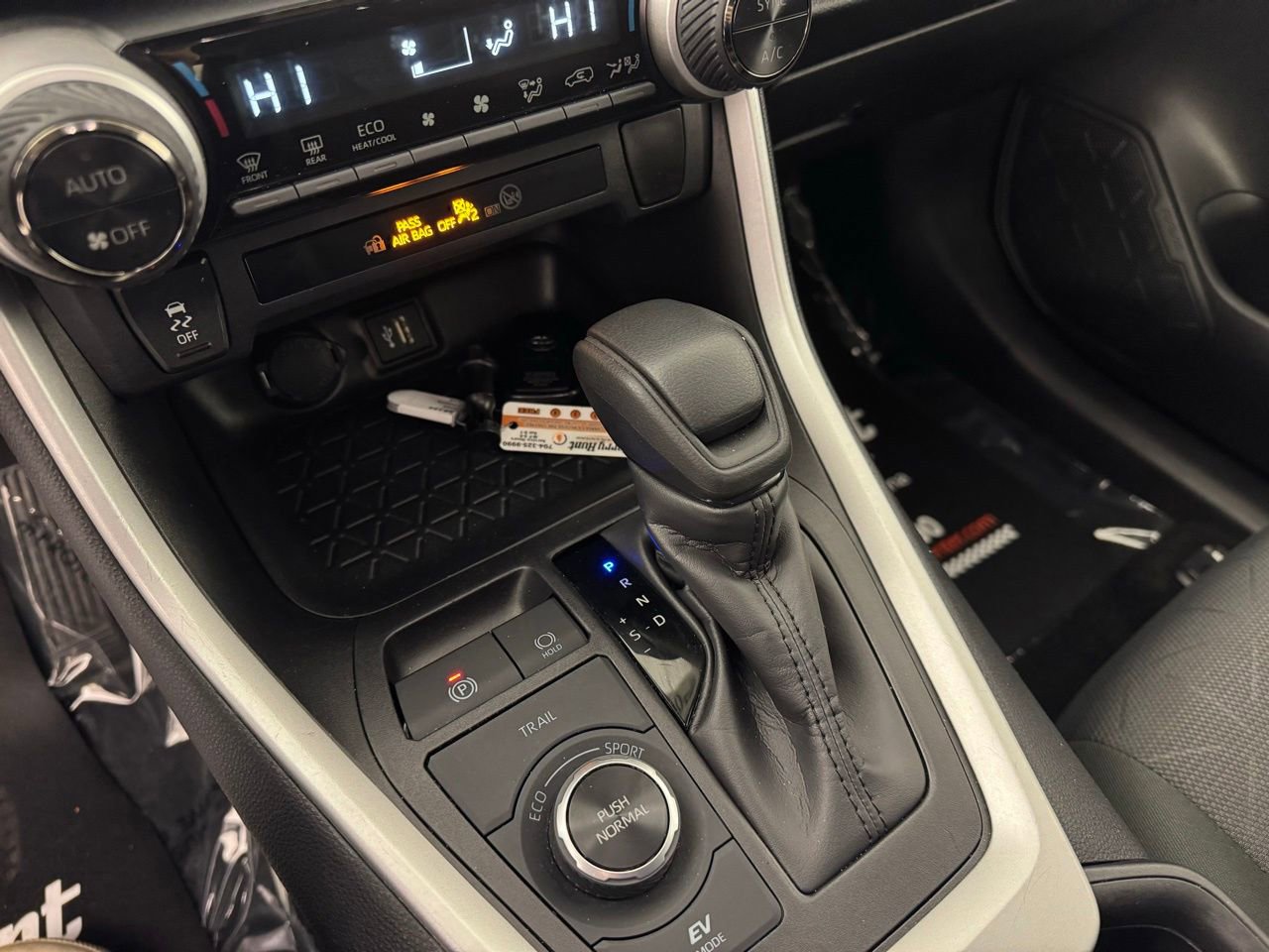 Used 2025 Toyota RAV4 XLE image 19