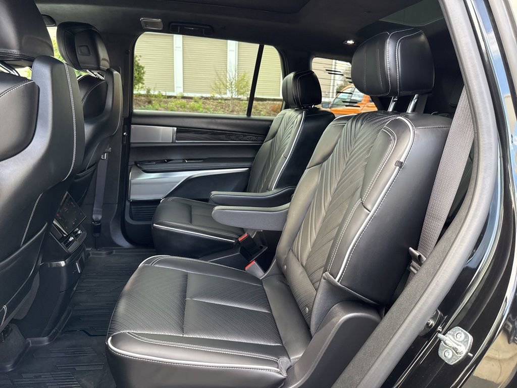 Used 2026 Cadillac Vistiq Platinum w/ LPO, Floor Liner Package AWD/4WD image 43