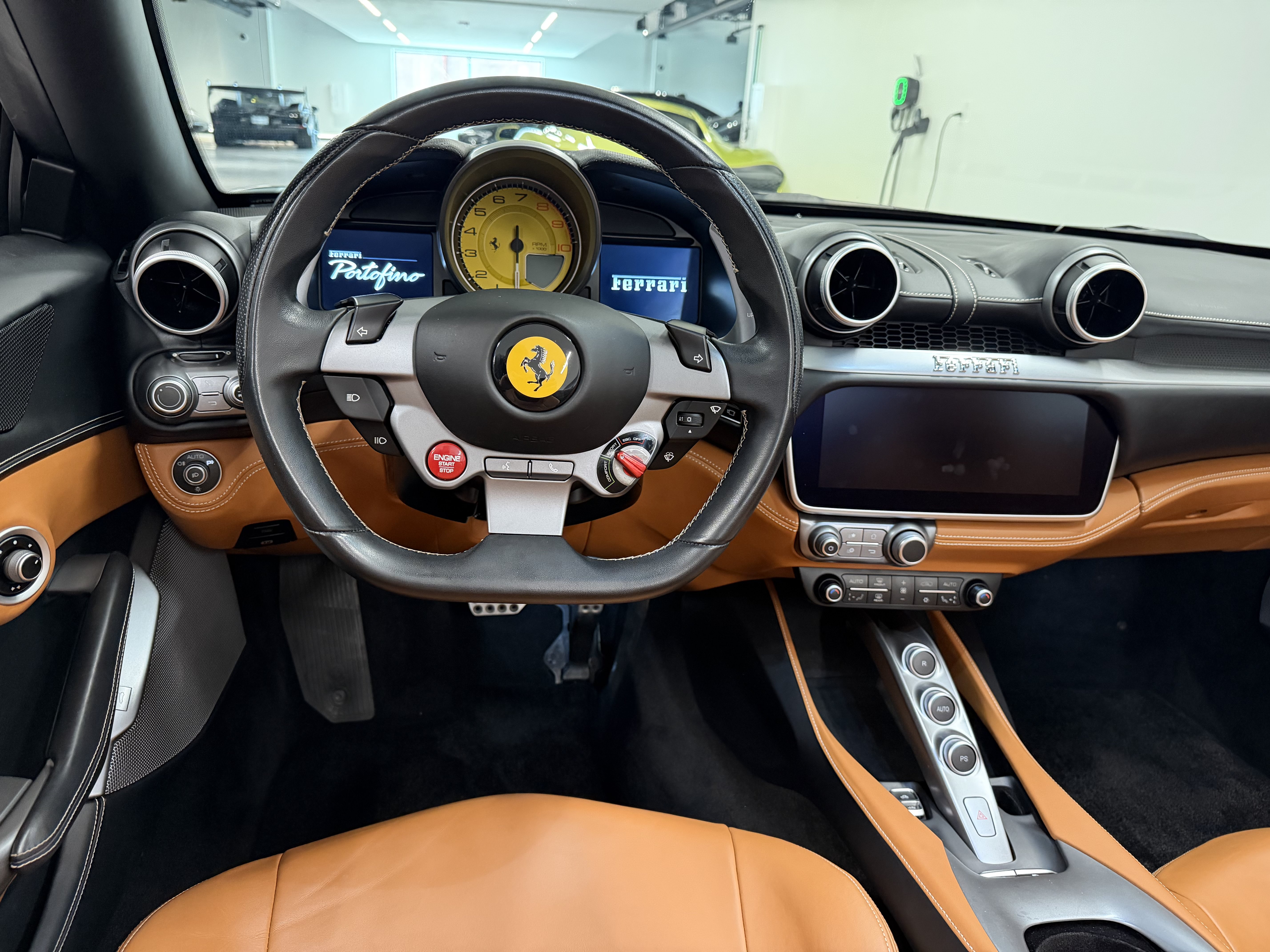 Used 2019 Ferrari Portofino RWD image 14