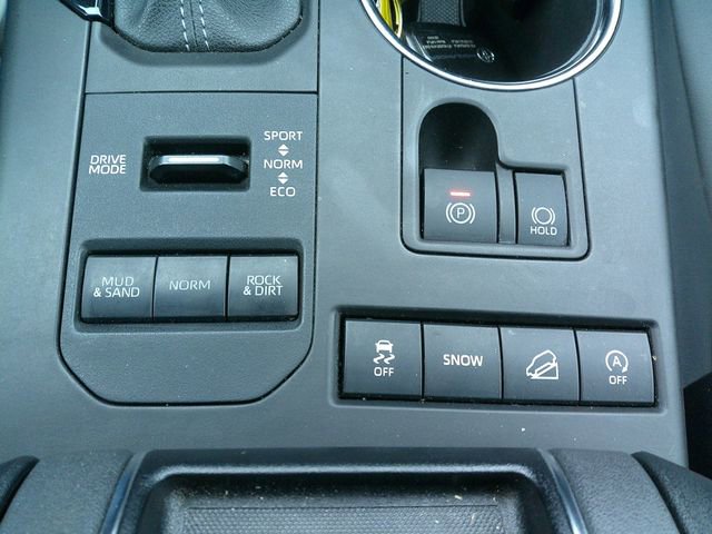Used 2022 Toyota Highlander XLE AWD/4WD image 18