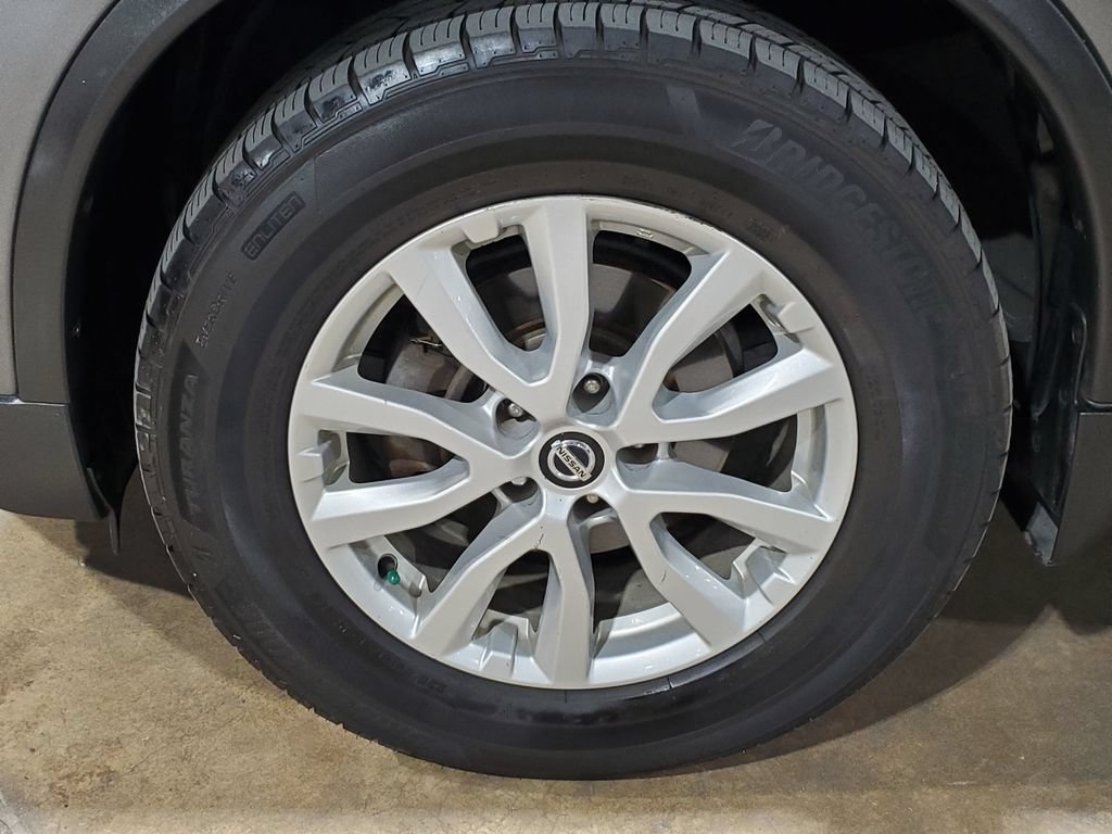 Used 2018 Nissan Rogue SV AWD/4WD image 35