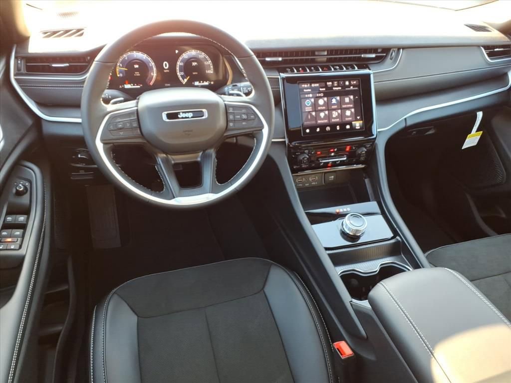 New 2025 Jeep Grand Cherokee L Altitude image 11