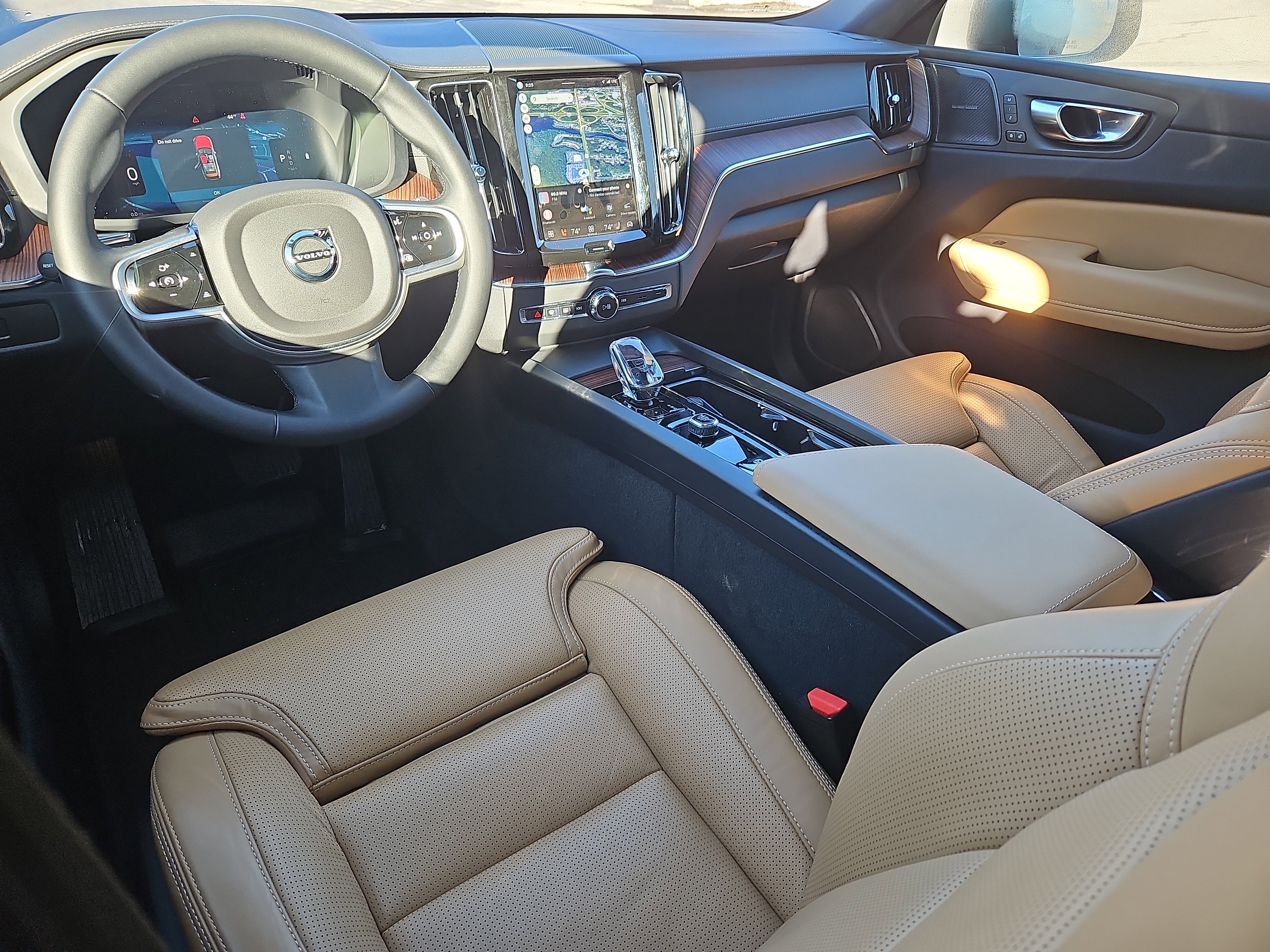 Used 2025 Volvo XC60 B5 Ultra w/ Protection Package Premier image 3