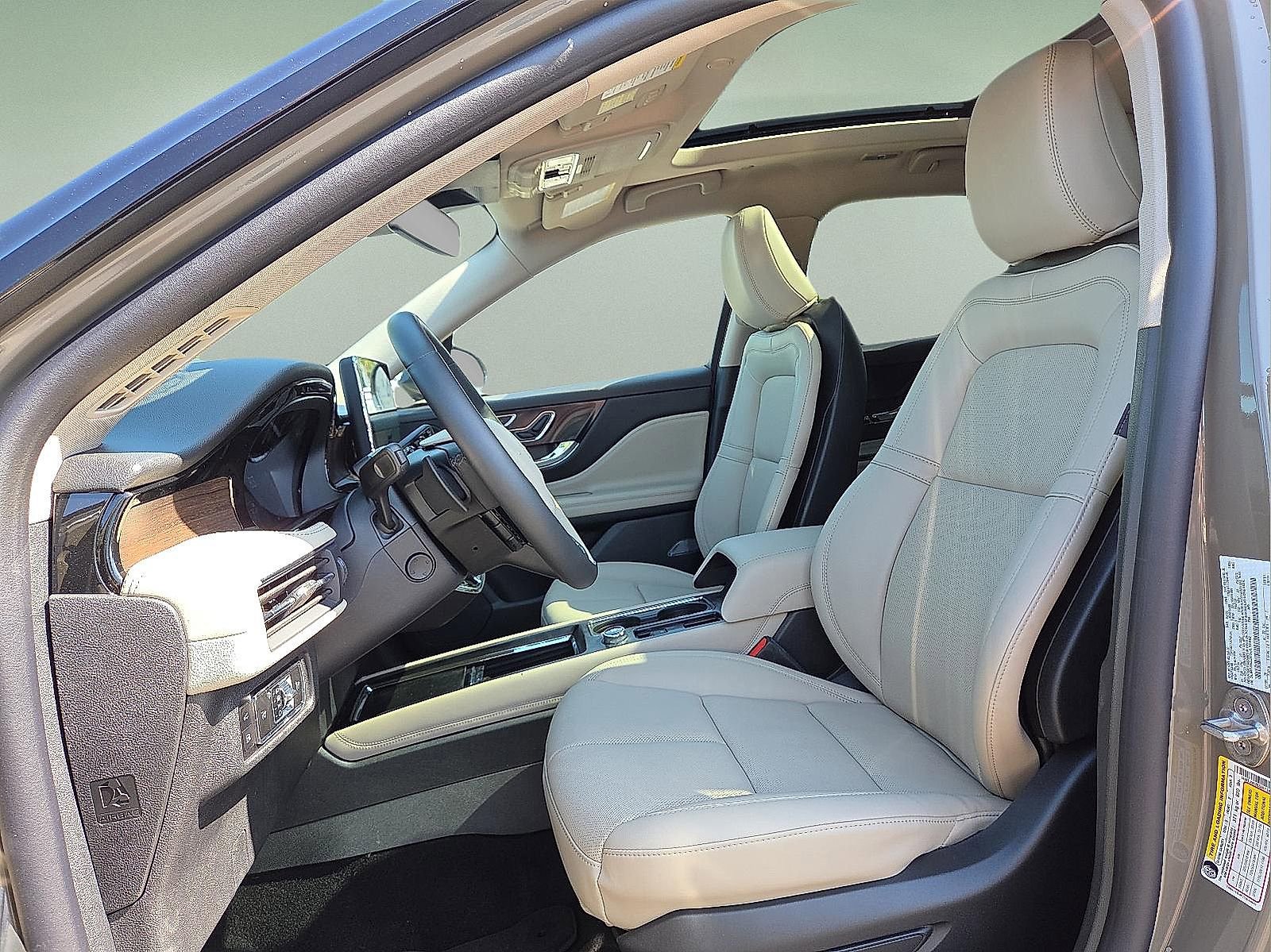 New 2025 Lincoln Corsair Grand Touring w/ Equipment Group 302A AWD/4WD image 14