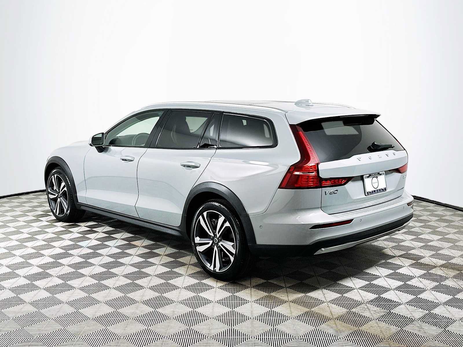 Used 2026 Volvo V60 B5 Cross Country Plus w/ Climate Package AWD/4WD image 5