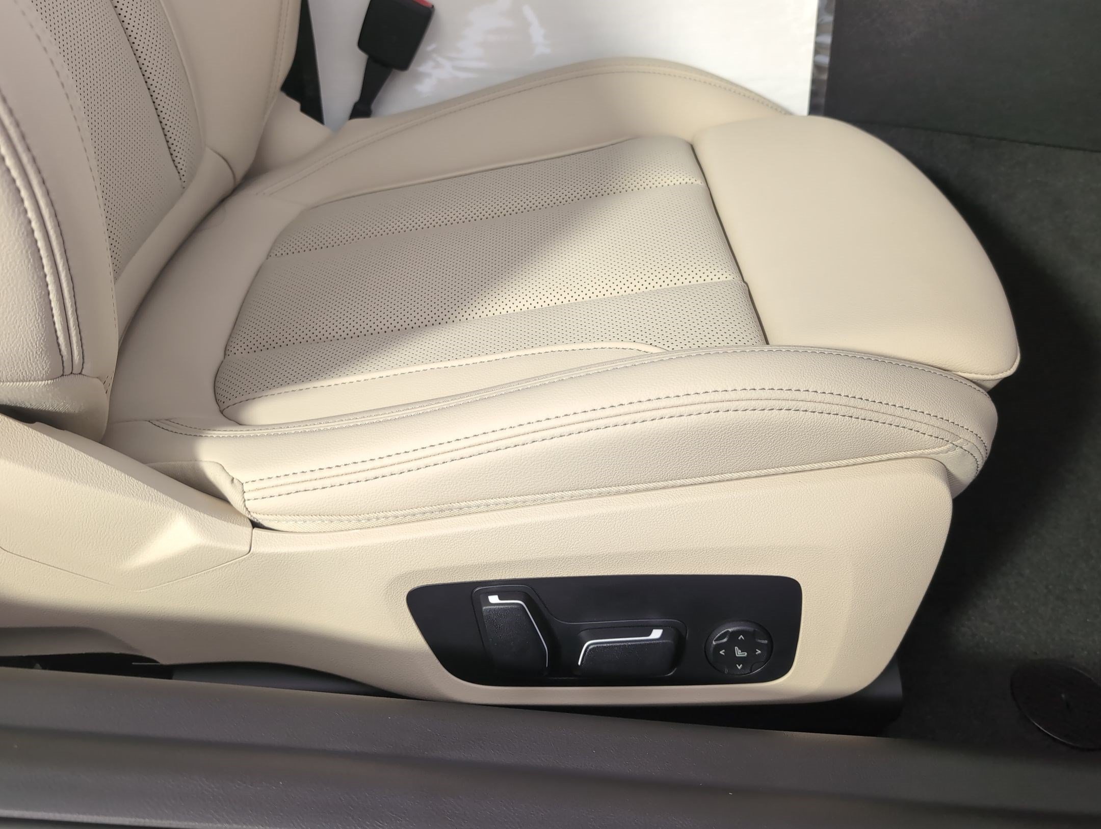 Used 2026 BMW 230i Coupe w/ Premium Package RWD image 32