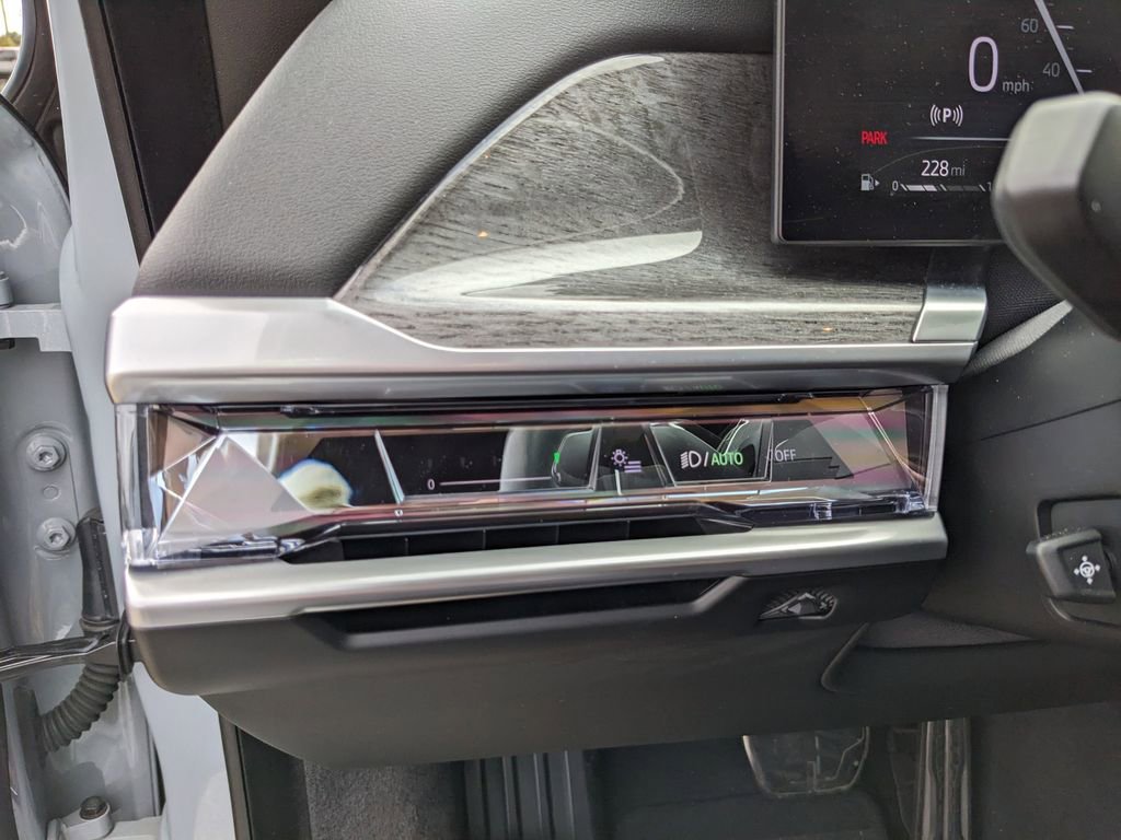 Used 2025 BMW 740i image 25