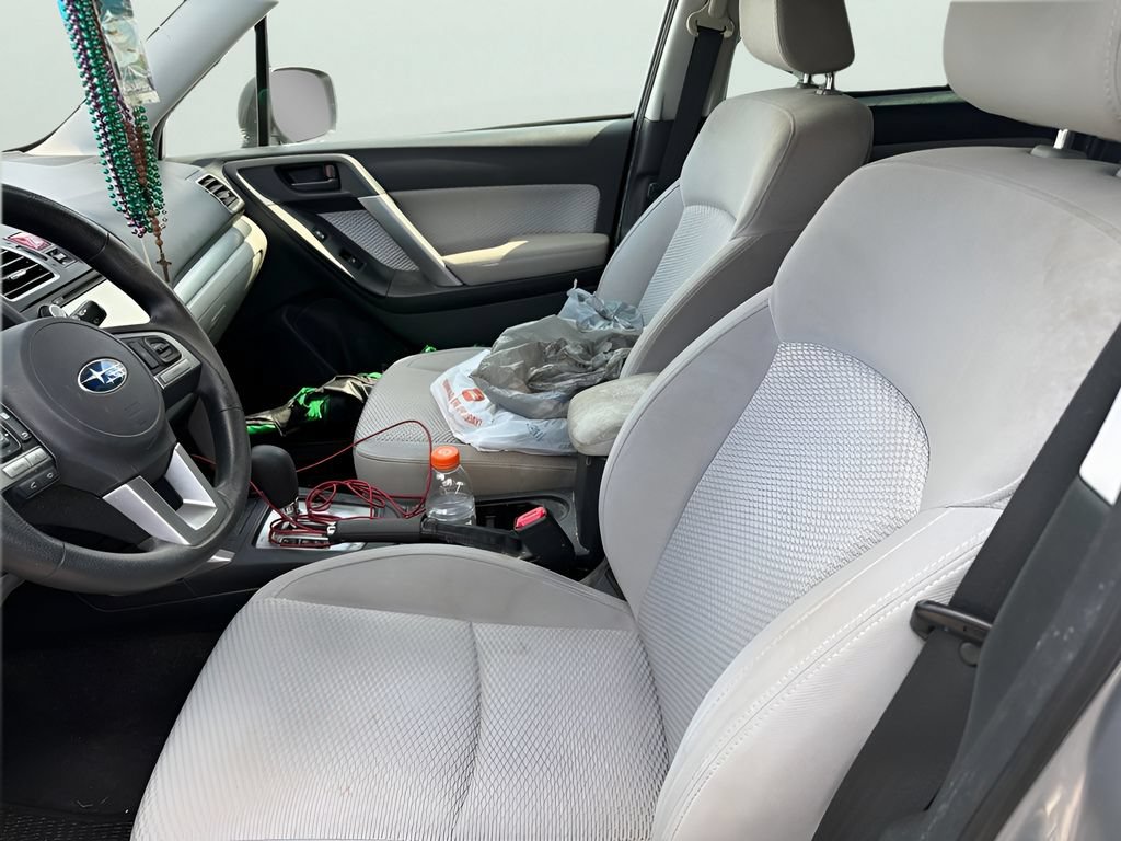 Used 2017 Subaru Forester 2.5i AWD/4WD image 4