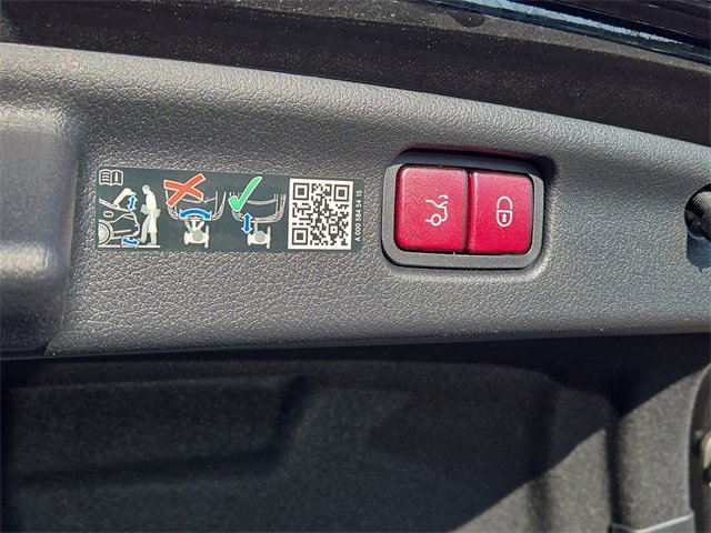 Used 2024 Mercedes-Benz C 300 4MATIC Sedan image 31