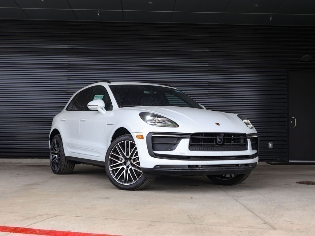 Certified 2025 Porsche Macan image 9