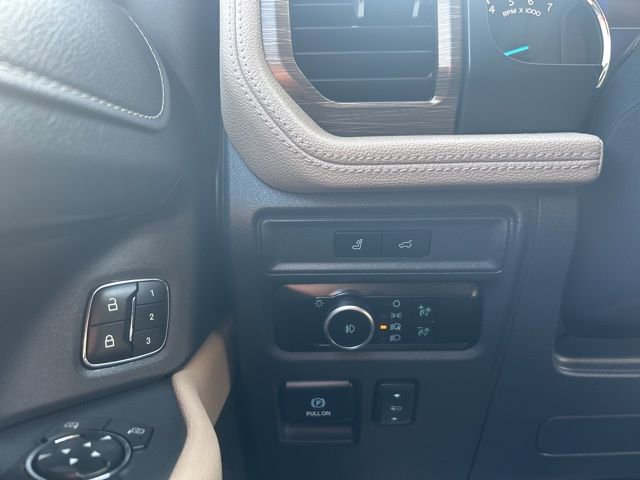 Used 2024 Ford Expedition Limited image 25