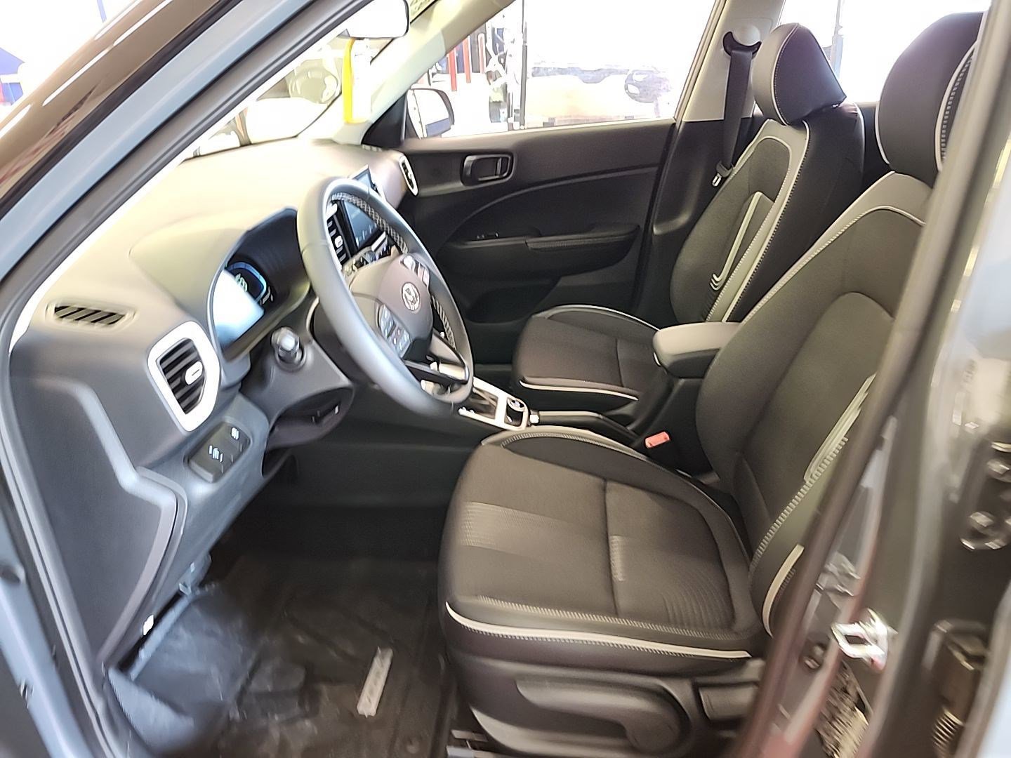 Used 2026 Hyundai Venue SEL image 8