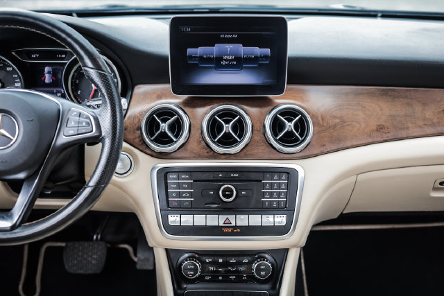 Used 2019 Mercedes-Benz GLA 250 4MATIC w/ Premium Package image 27