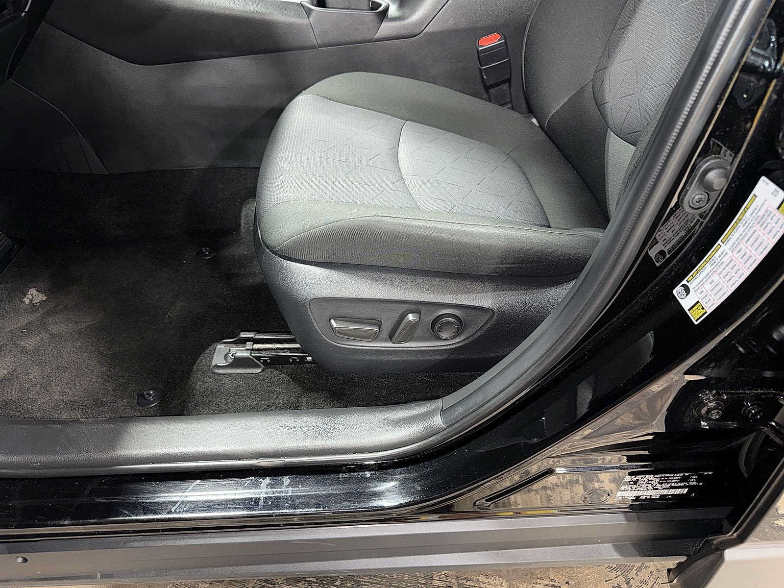 Certified 2025 Toyota RAV4 XLE AWD/4WD image 23
