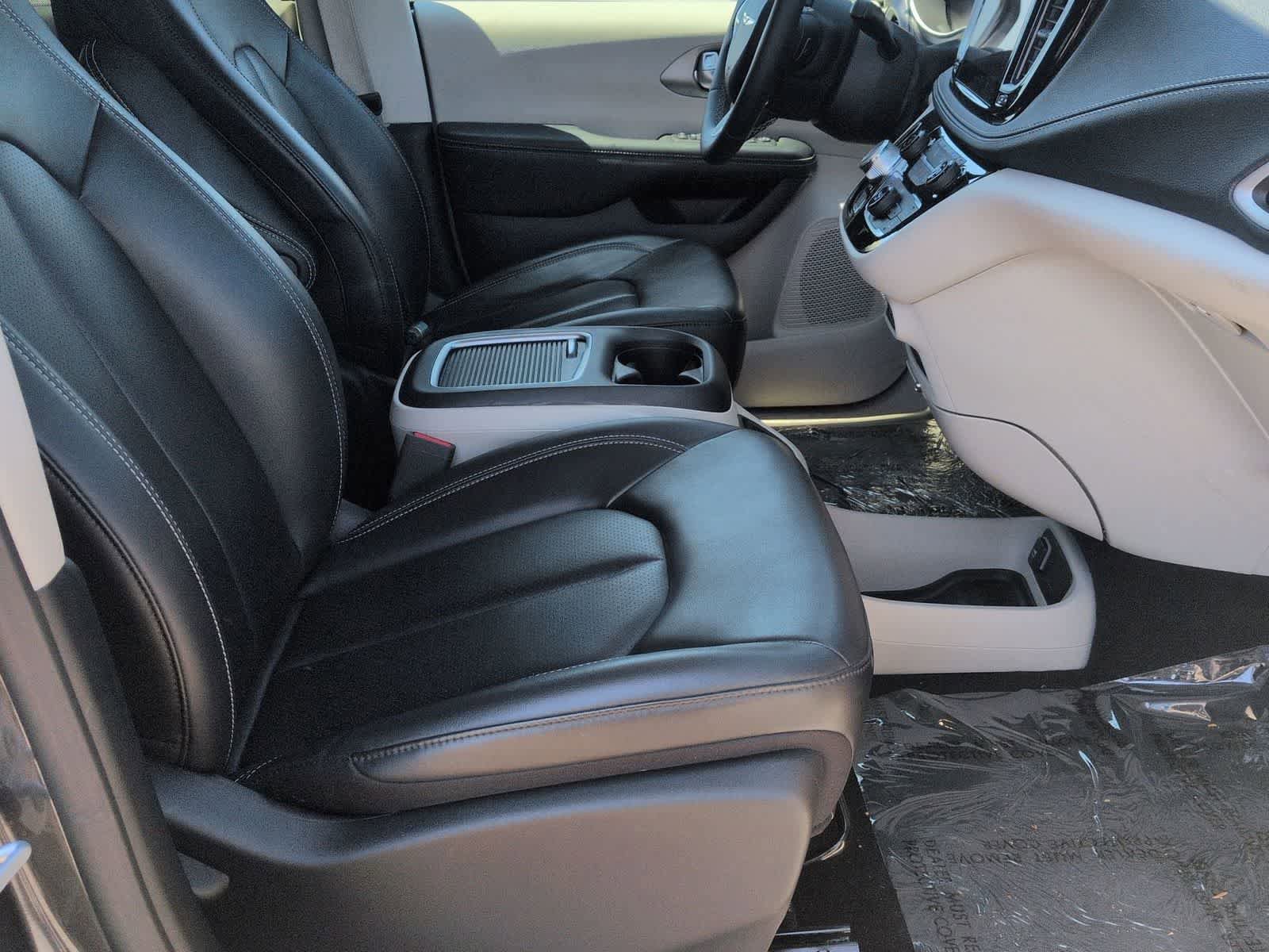 Certified 2023 Chrysler Pacifica Touring-L AWD/4WD image 22