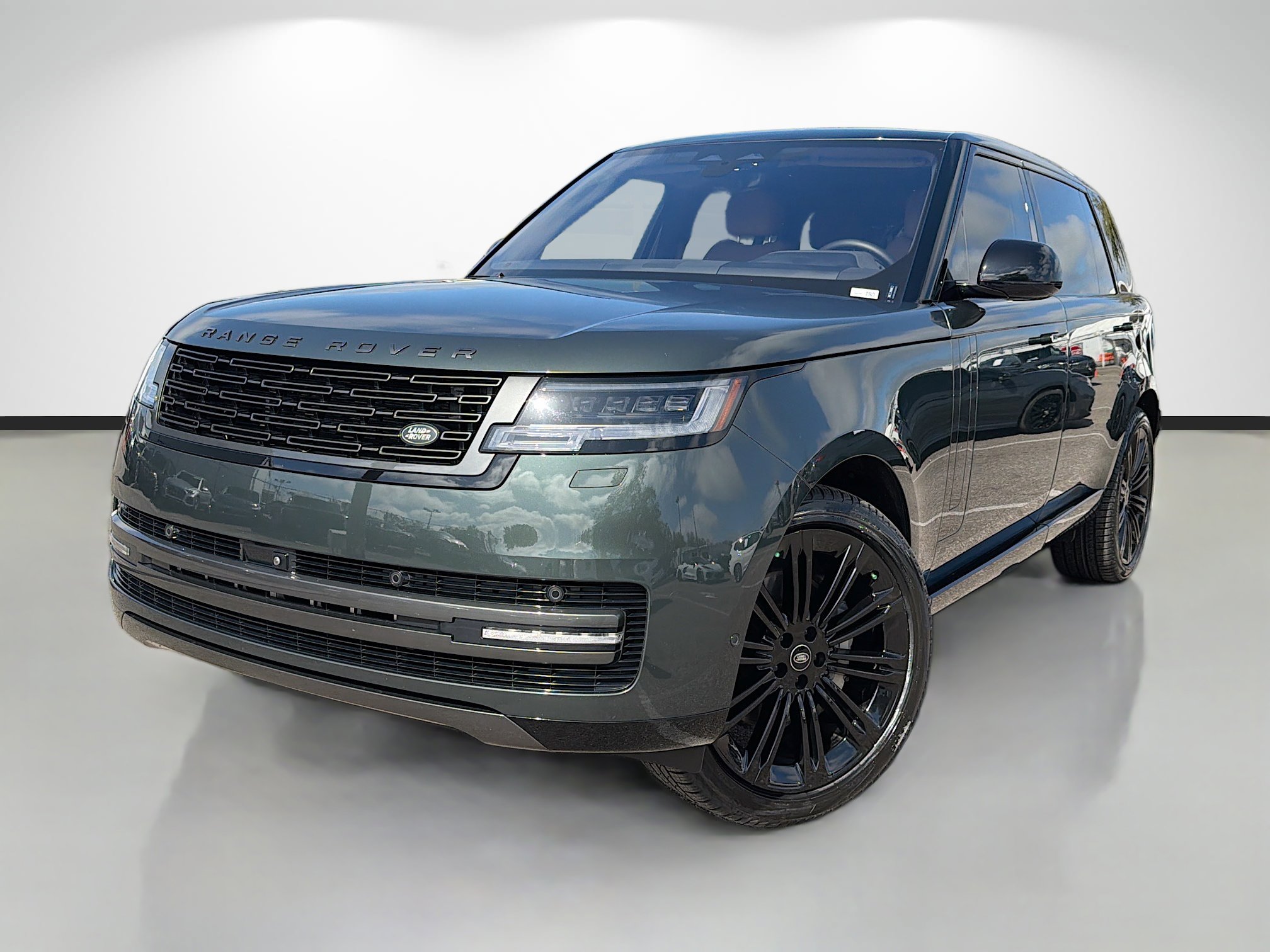 Used 2023 Land Rover Range Rover Long Wheelbase SE image 1