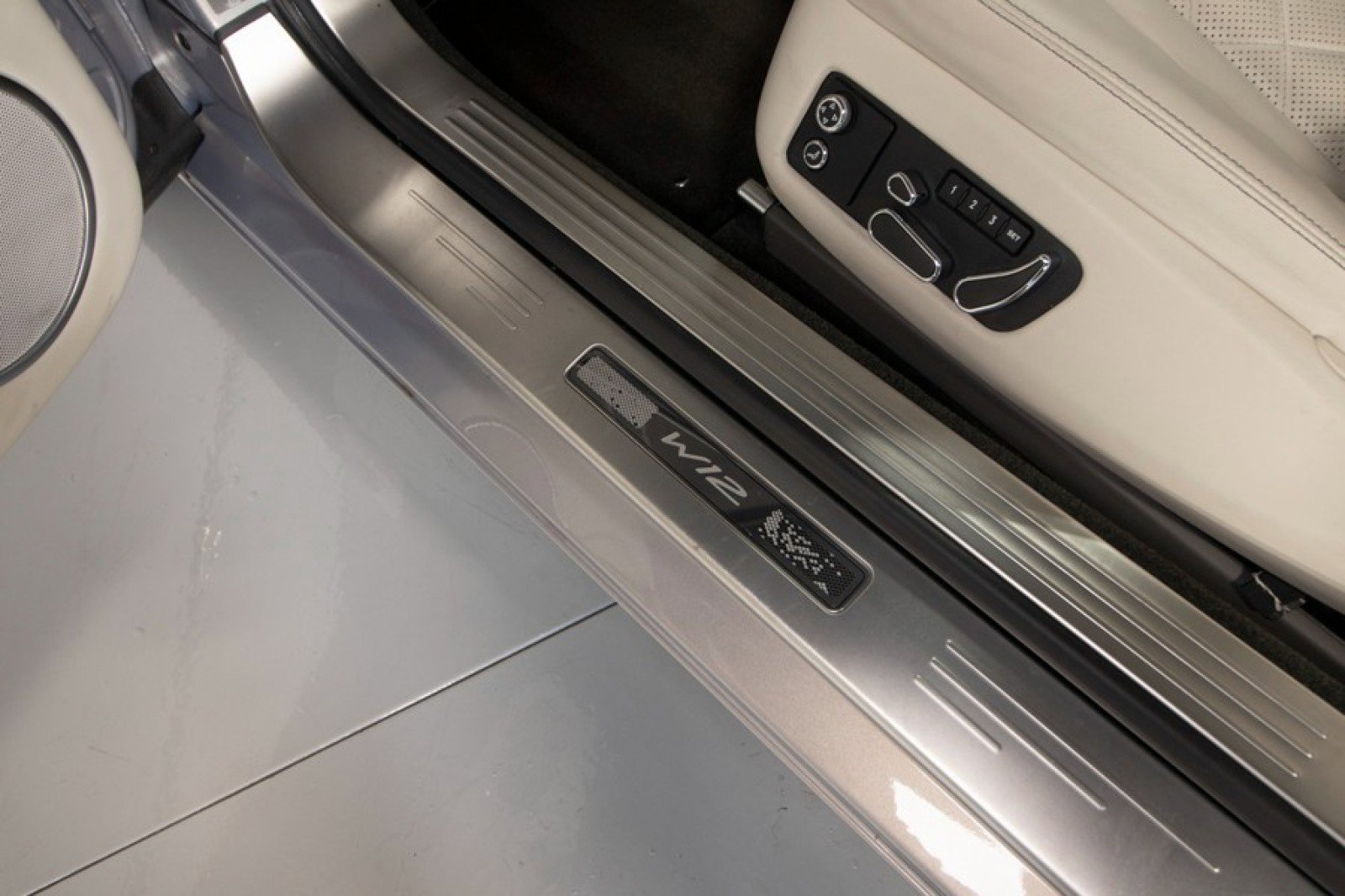 Used 2017 Bentley Continental GT image 34