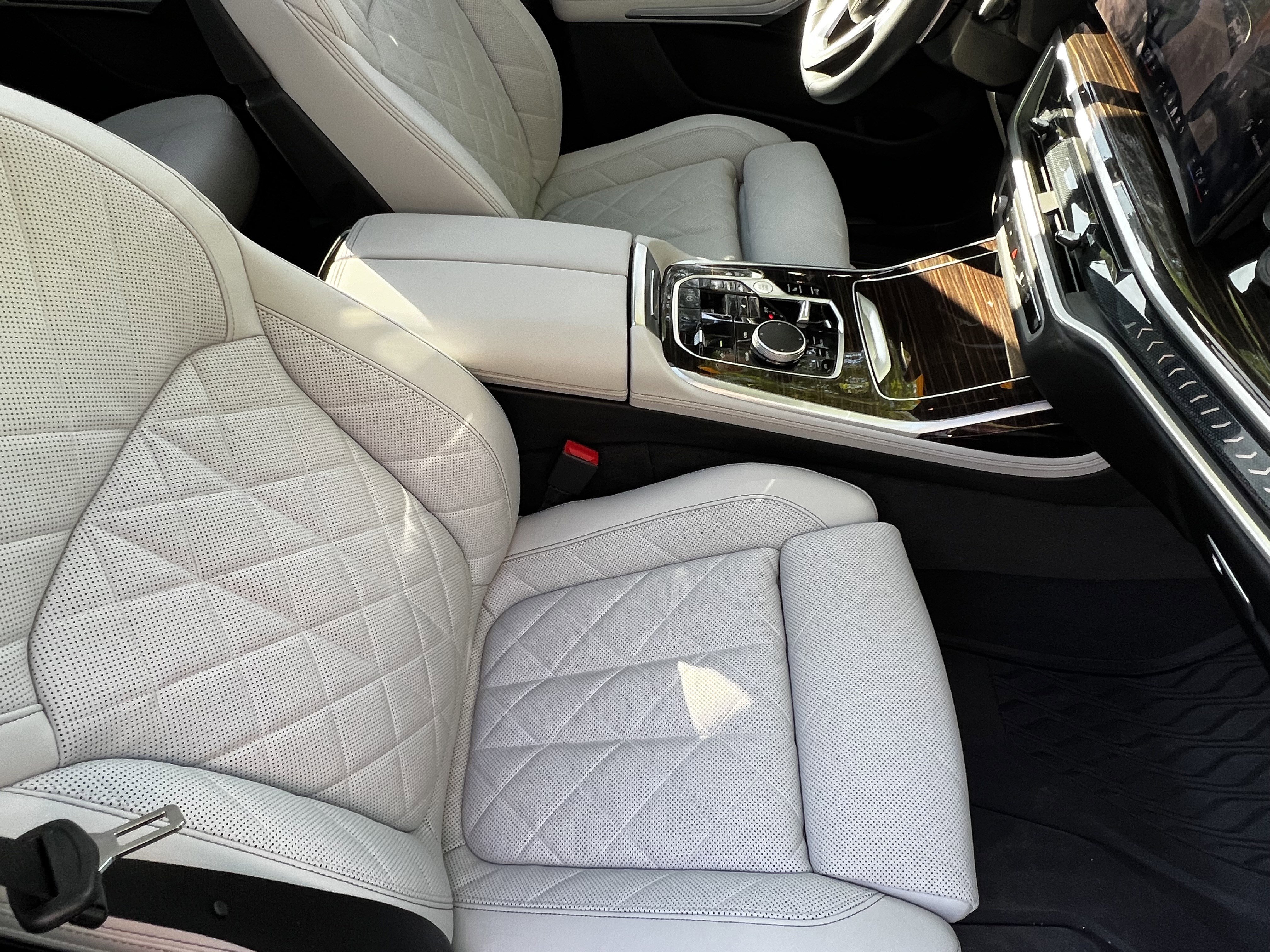 Used 2024 BMW X7 xDrive40i w/ Parking Assistance Package image 44